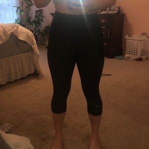 Under Armor cropped leggings